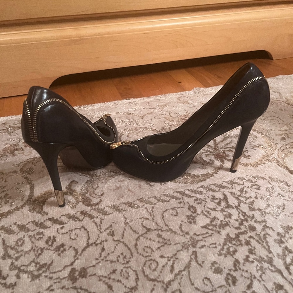 Amazing Versace Stiletto Shoes - classic navy blue with gold trim